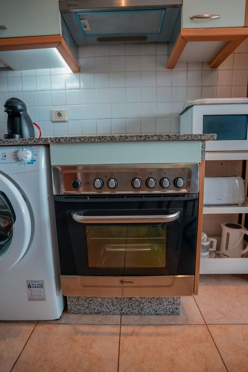 Kitchen or kitchenette, stove, washing machine