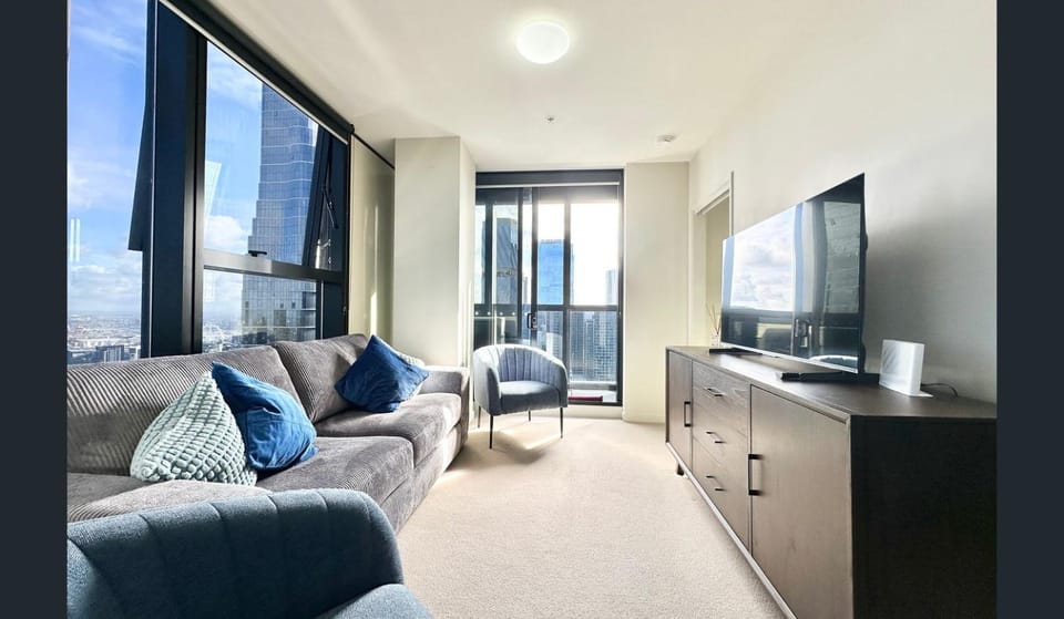 TV and multimedia, Living room, Seating area, Evening entertainment