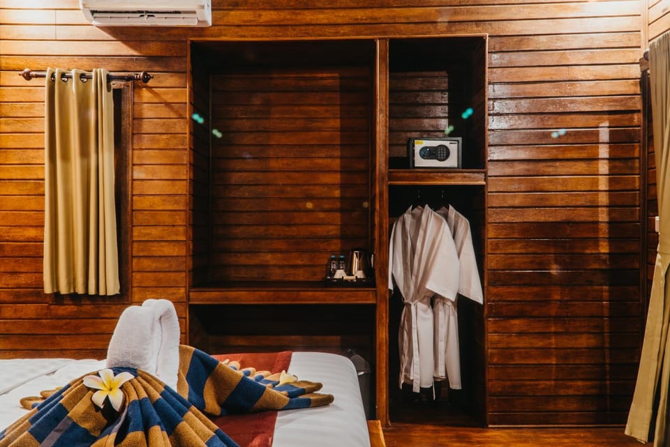 Bedroom, wardrobe