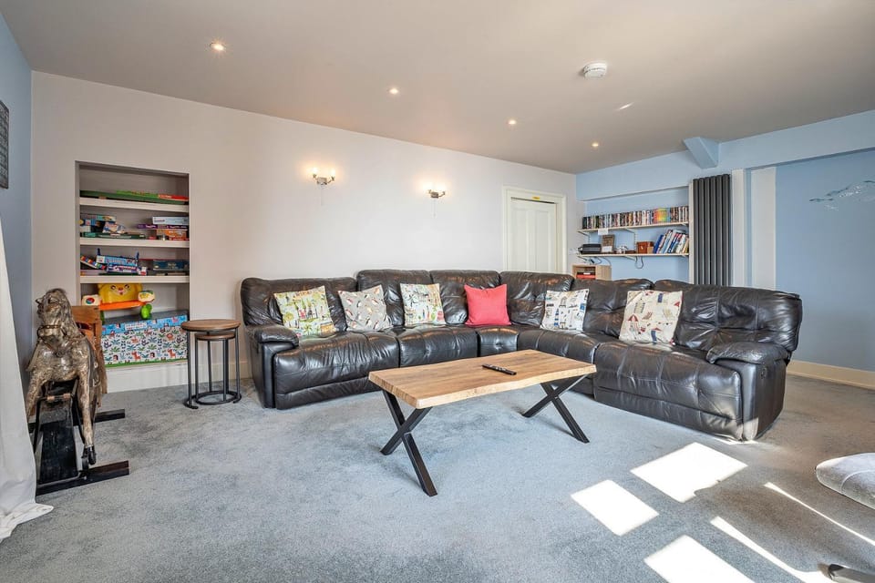 TV and multimedia, Living room, Seating area