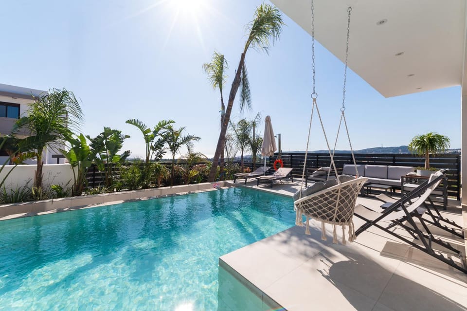 Swimming pool, sunbed