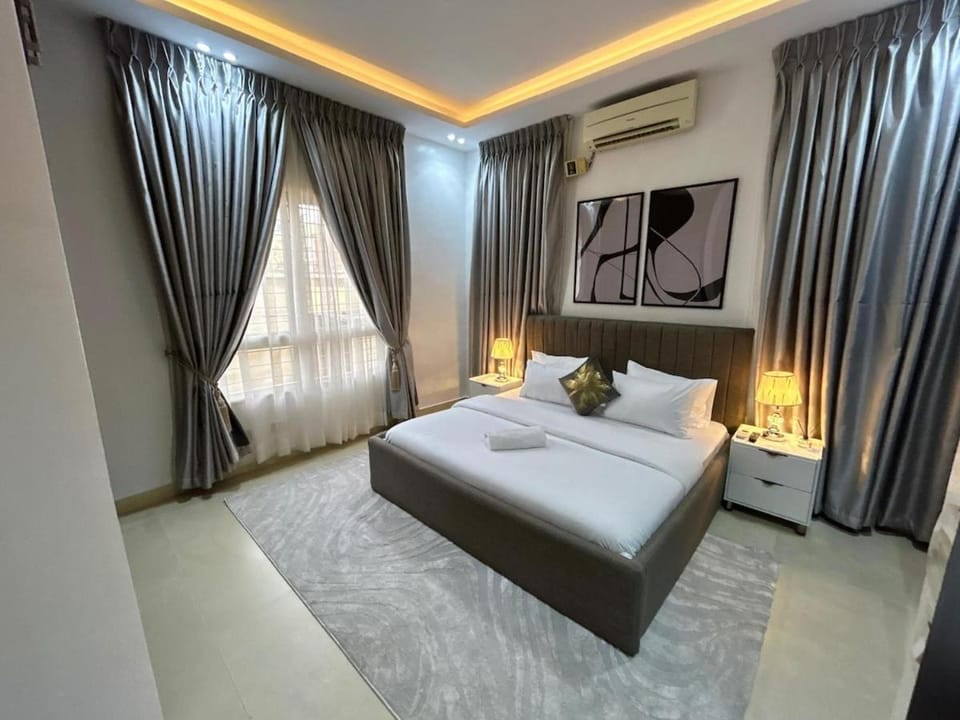 3 Bedroom Perfectly Furnished apartment in Ikoyi Apartment in Lagos