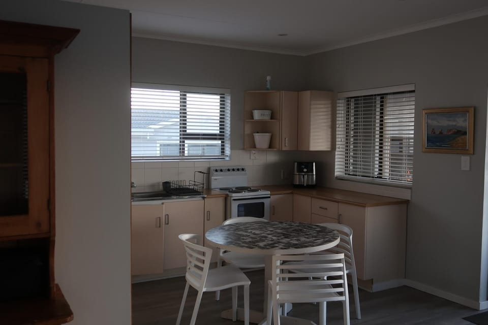 Kitchen or kitchenette, Dining area, oven, stove, toaster
