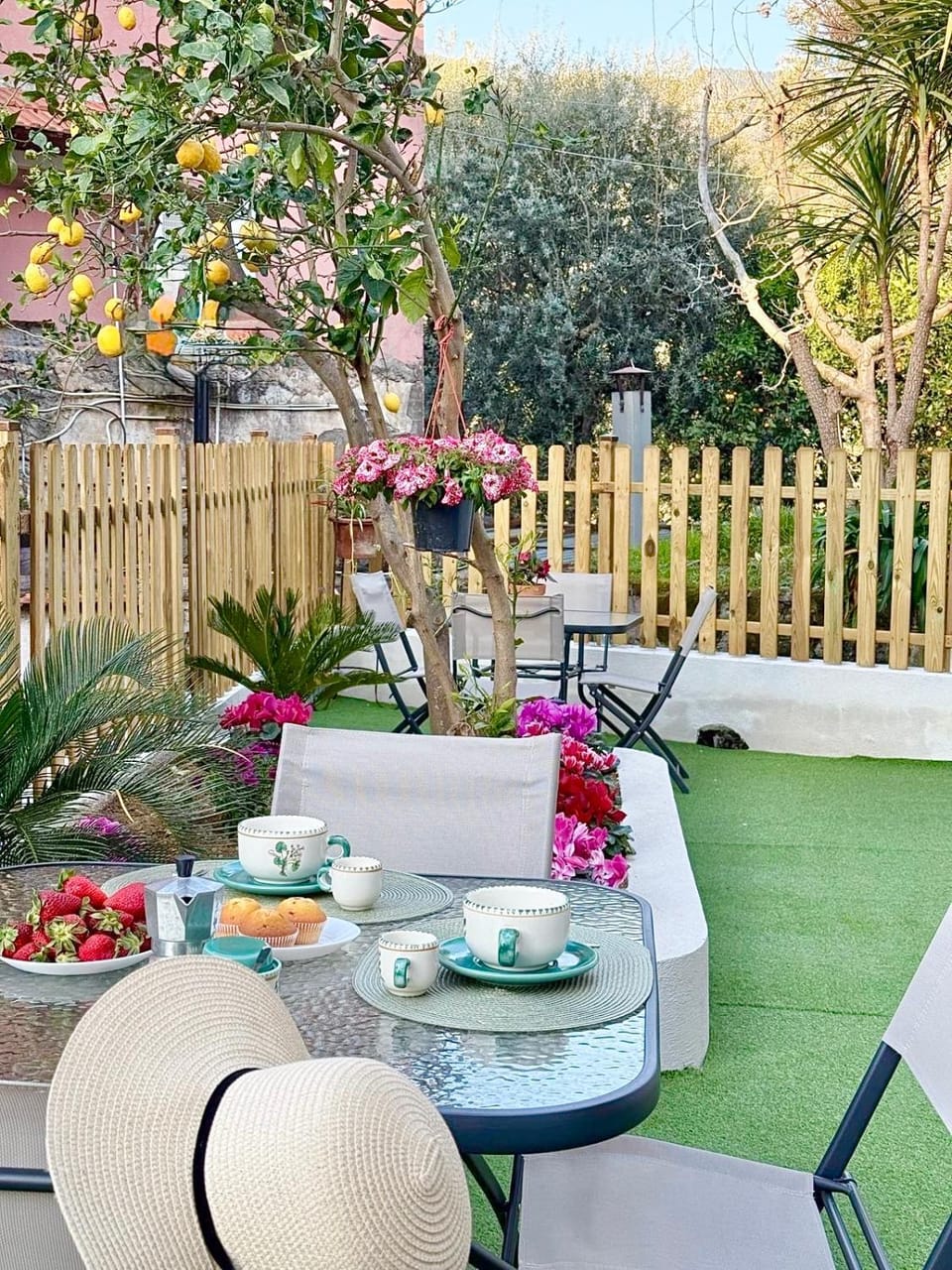 Property building, Spring, Garden, View (from property/room), Balcony/Terrace, Living room, Dining area, Garden view