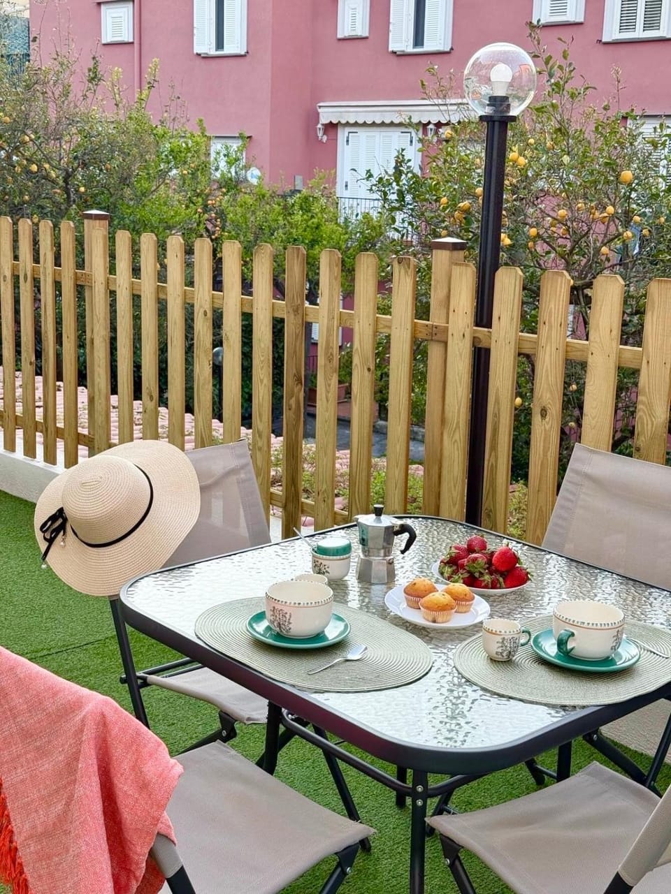 Garden, View (from property/room), Food and drinks, Dining area, Food