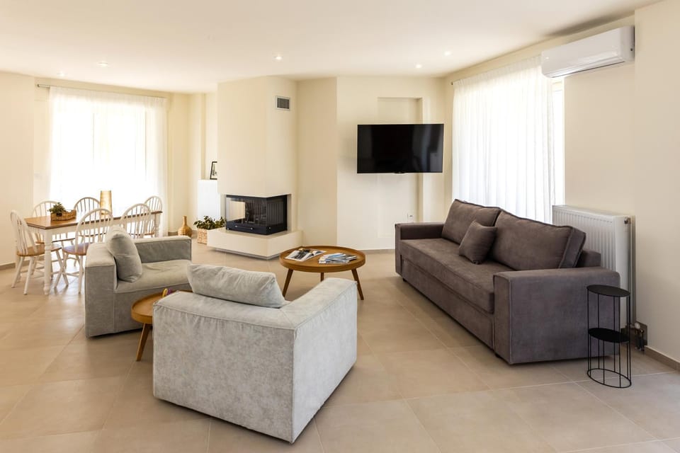 TV and multimedia, Living room, Seating area, Dining area, air conditioner