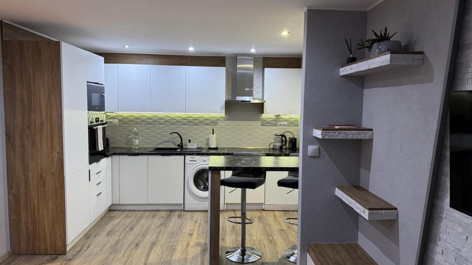 Kitchen or kitchenette, Dining area, dishwasher, oven, stove