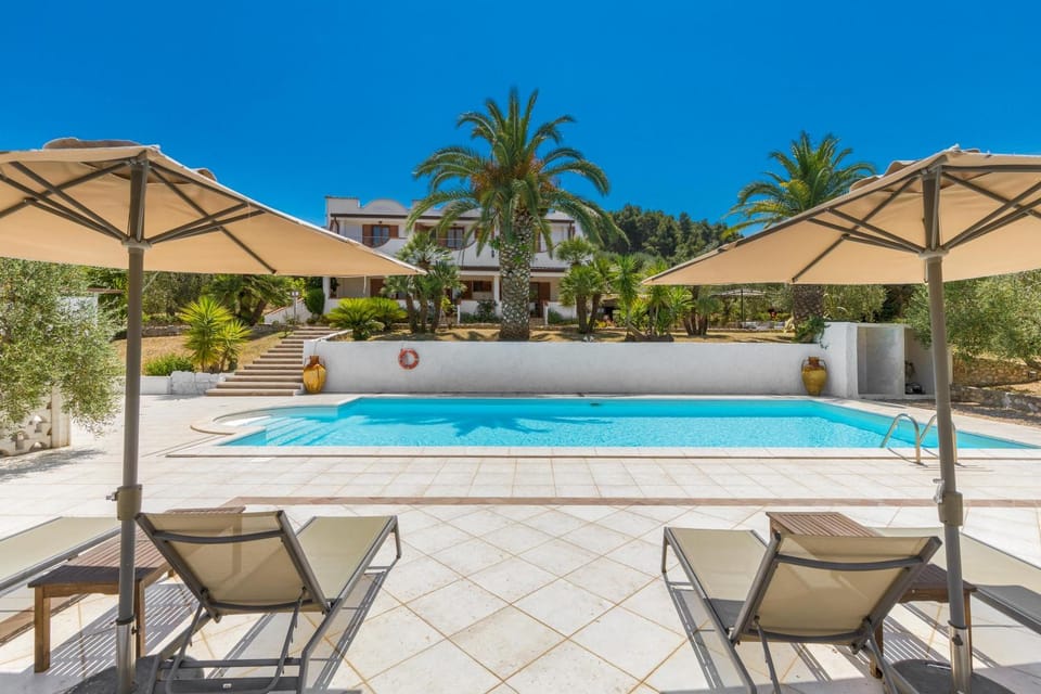 Swimming pool, sunbed