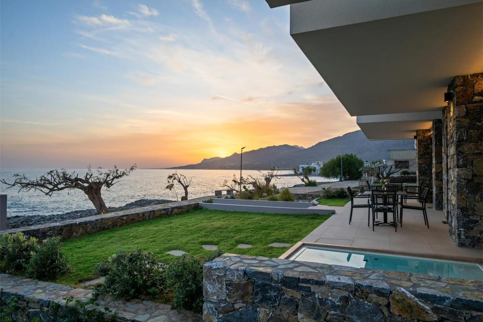 Patio, Nearby landmark, Day, Natural landscape, Hot Tub, Hot Tub, Dining area, Mountain view, Sea view, Sunset