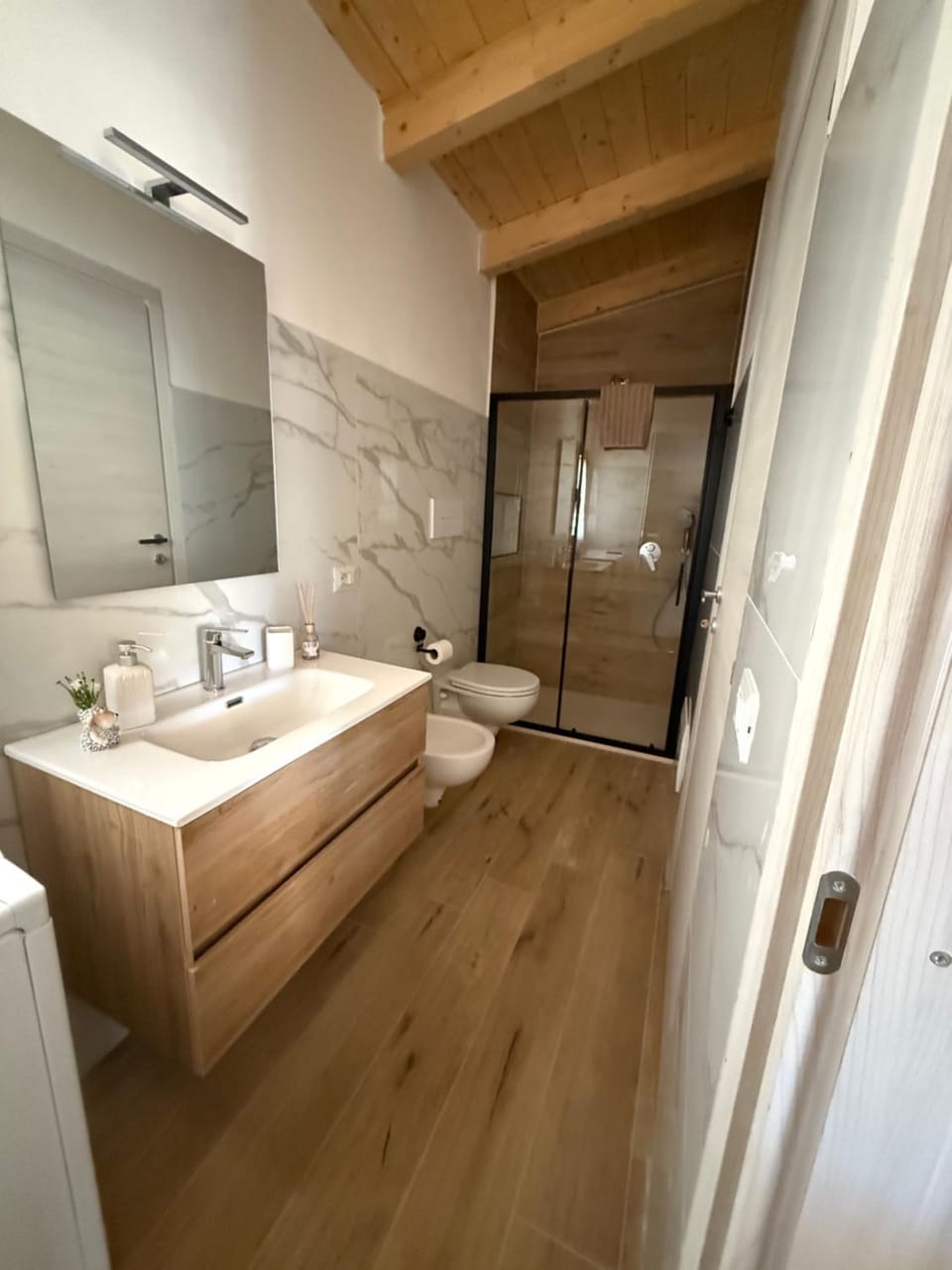 Shower, Toilet, Bathroom, towels