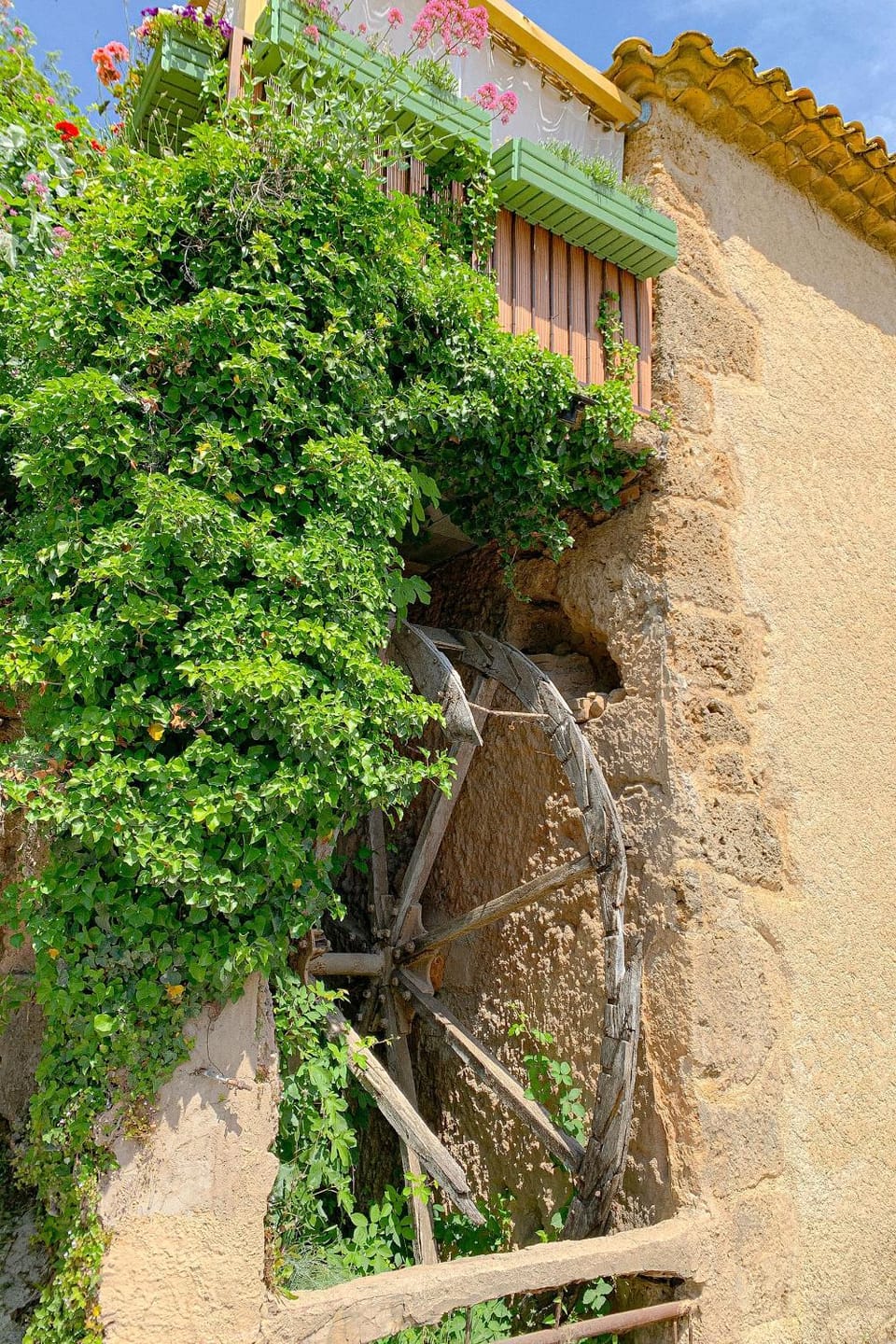 Facade/entrance, Spring, Day, Natural landscape