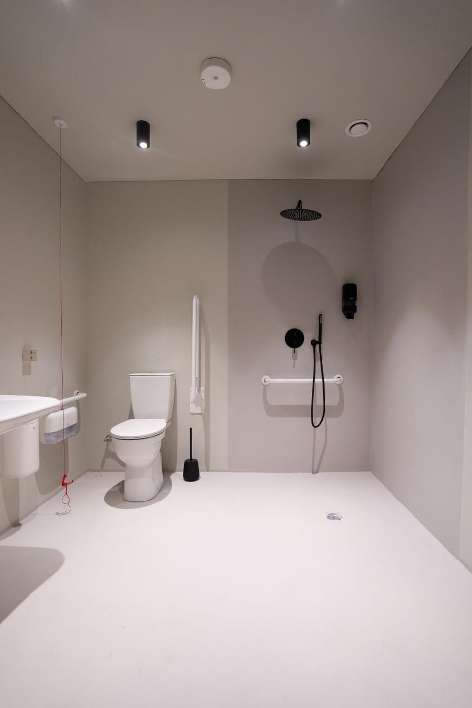 Shower, Toilet