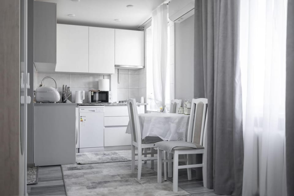 Kitchen or kitchenette, Dining area, stove