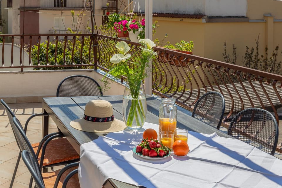 Day, View (from property/room), Balcony/Terrace, Food and drinks, Food