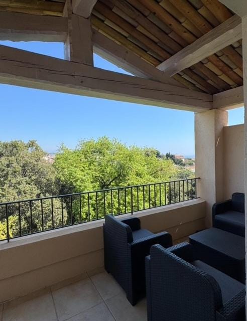 Patio, Day, Natural landscape, View (from property/room), Balcony/Terrace