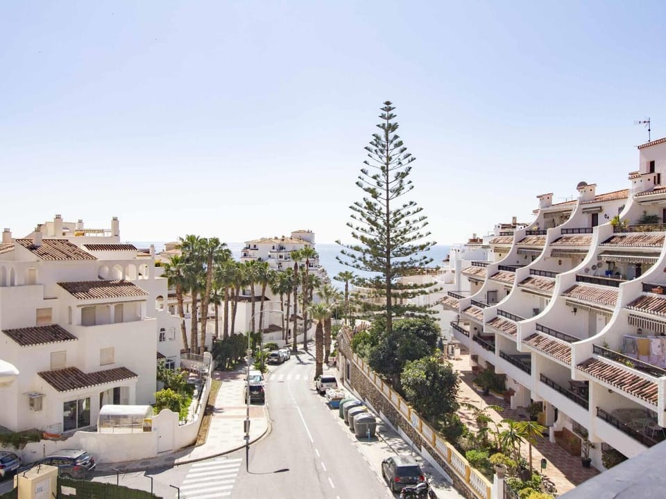 Sea view, Street view