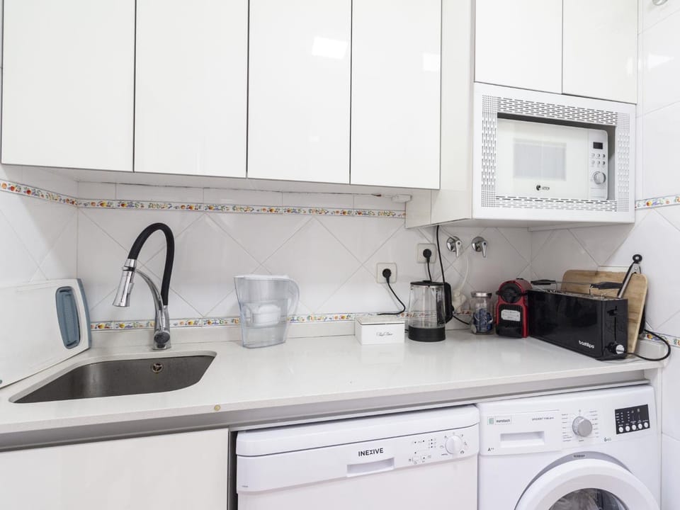 Coffee/tea facilities, Kitchen or kitchenette, dishwasher, toaster, washing machine
