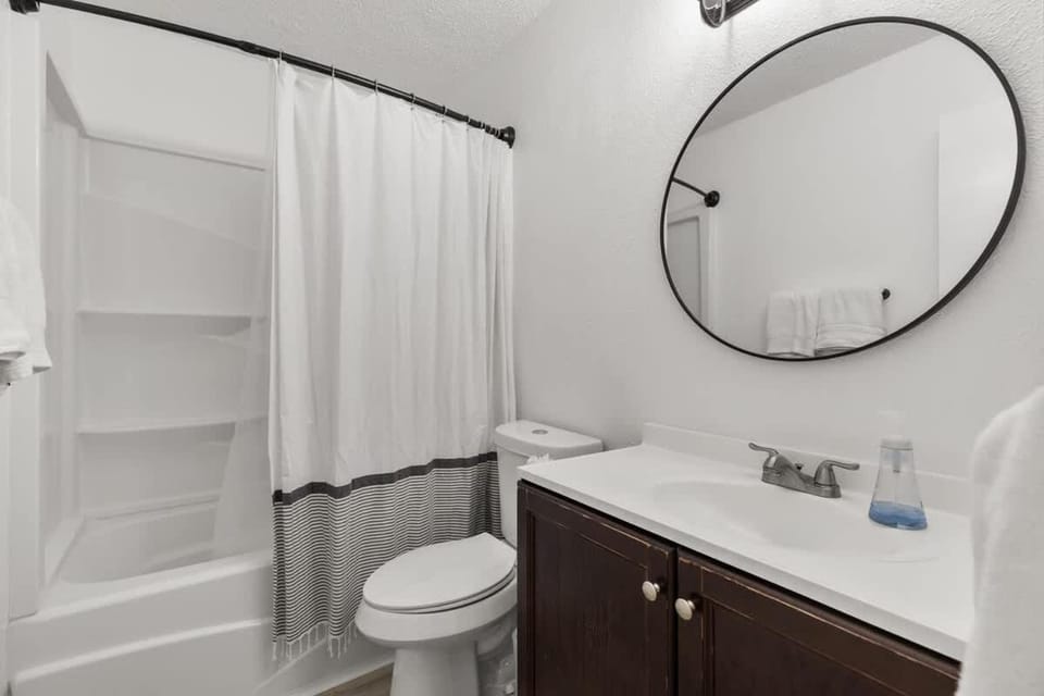 Townhome 4bds, Fast WiFi, 2 Mi to Seton, 6 mi to Fort Cavazos, Professionally Managed by Stay Albatross House in Killeen