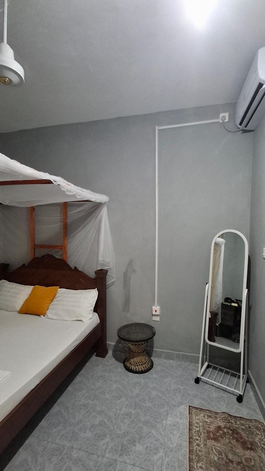 Bed, Photo of the whole room, Bedroom, air conditioner
