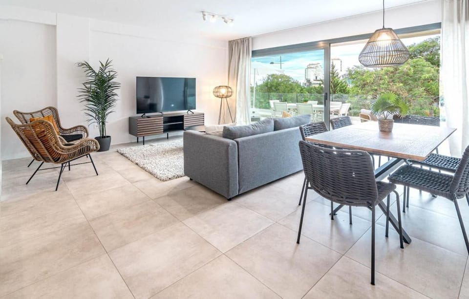 TV and multimedia, Living room, Dining area