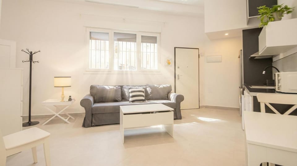 TV and multimedia, Kitchen or kitchenette, Living room, Seating area