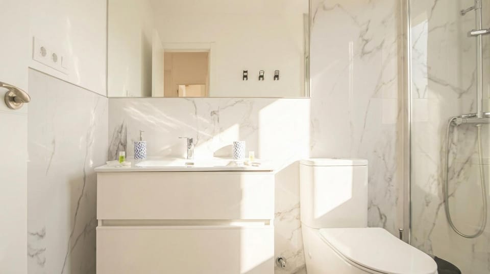 Shower, Toilet, Bathroom, Bath, towels