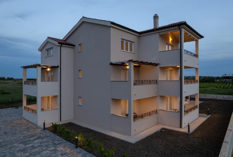 Property building, Garden, Balcony/Terrace, Garden view