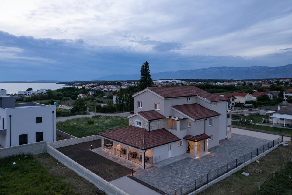 Property building, Garden, Balcony/Terrace