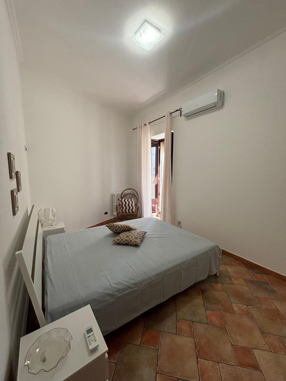 Bed, Photo of the whole room, Bedroom, air conditioner