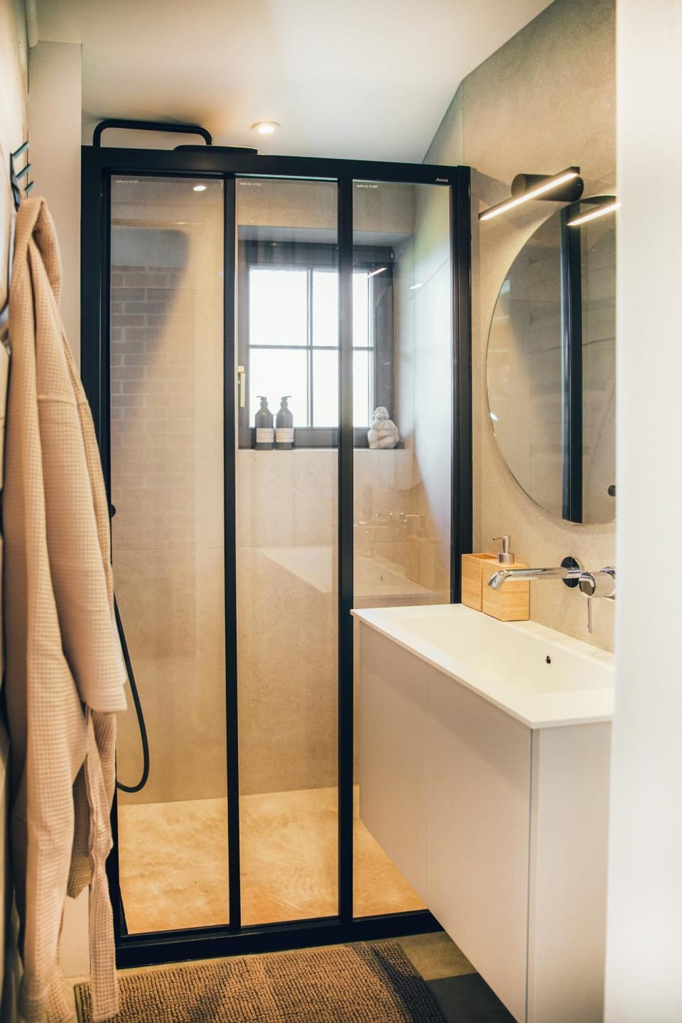 Shower, towels