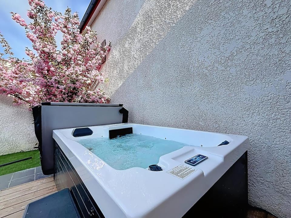 Hot Tub, Balcony/Terrace