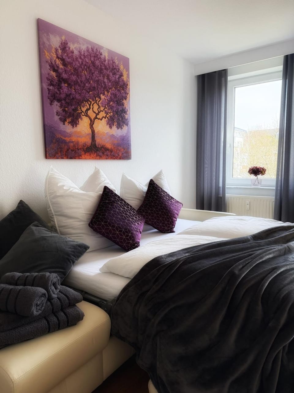 Bed, Living room, Photo of the whole room, Bedroom