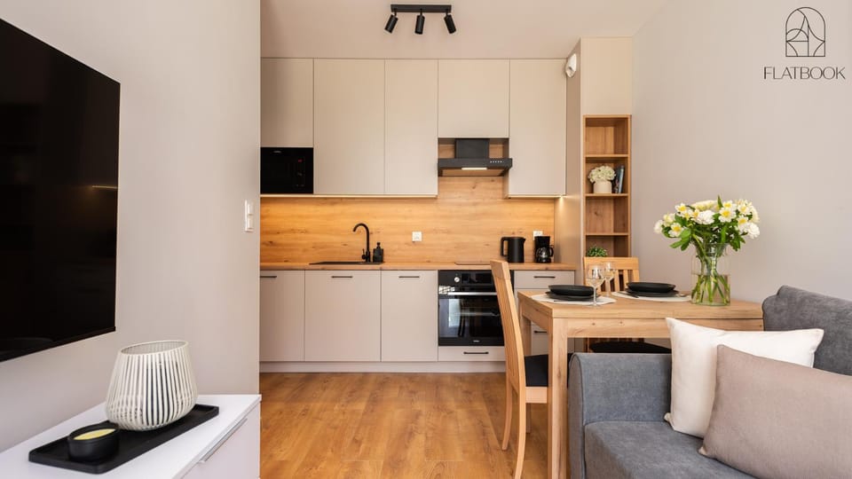 Coffee/tea facilities, Kitchen or kitchenette, Living room, Dining area, microwave, oven, stove