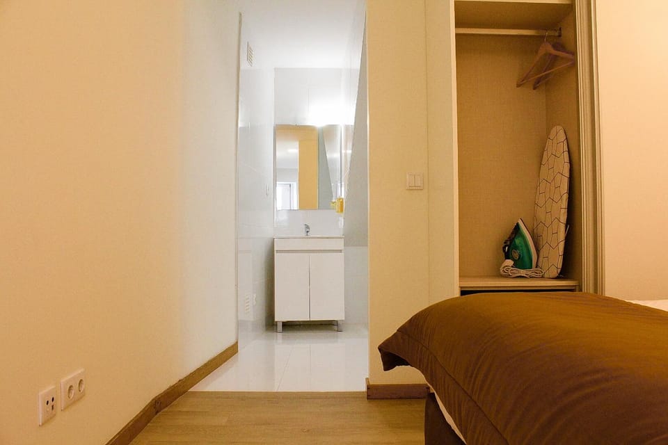 Toilet, Bed, Photo of the whole room, Bedroom, flat iron, wardrobe