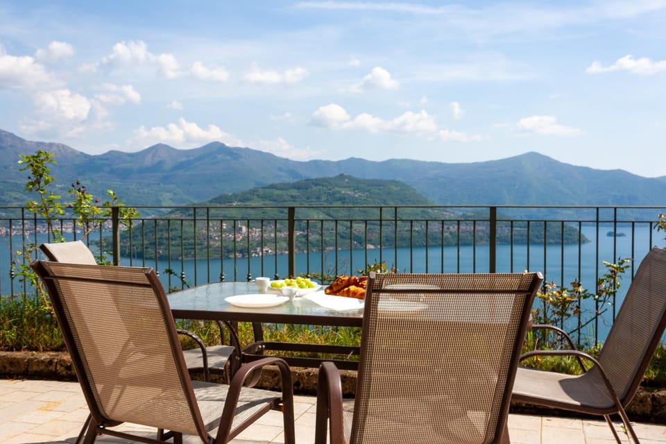 Balcony/Terrace, Lake view, Mountain view