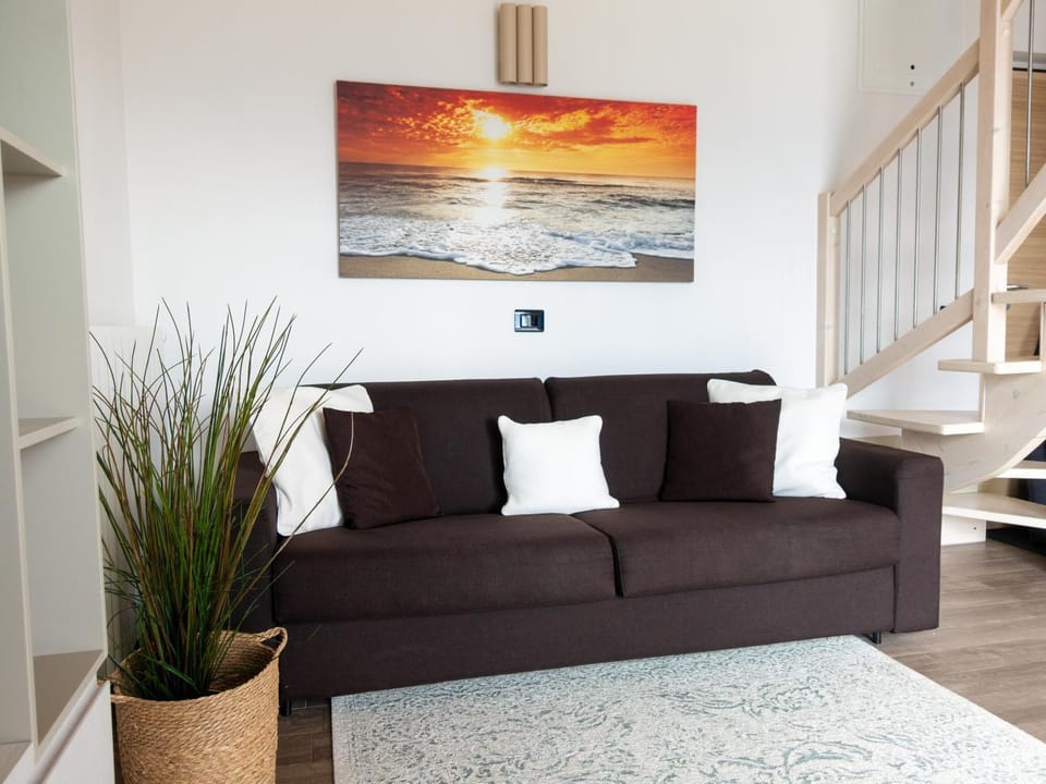 Living room, Lake view