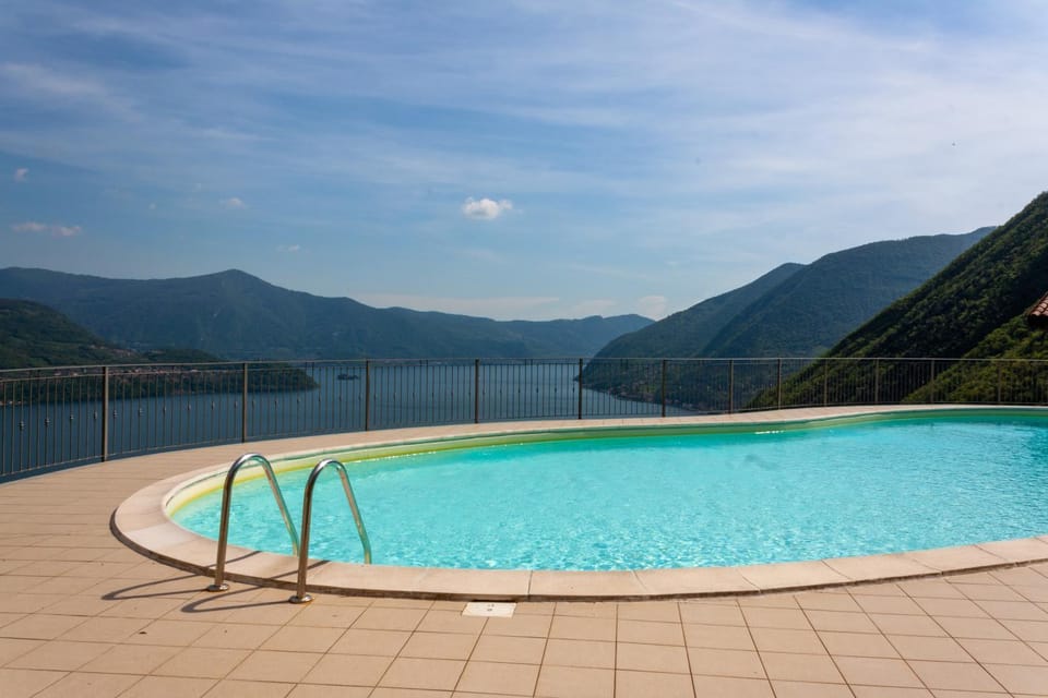 Lake view, Swimming pool