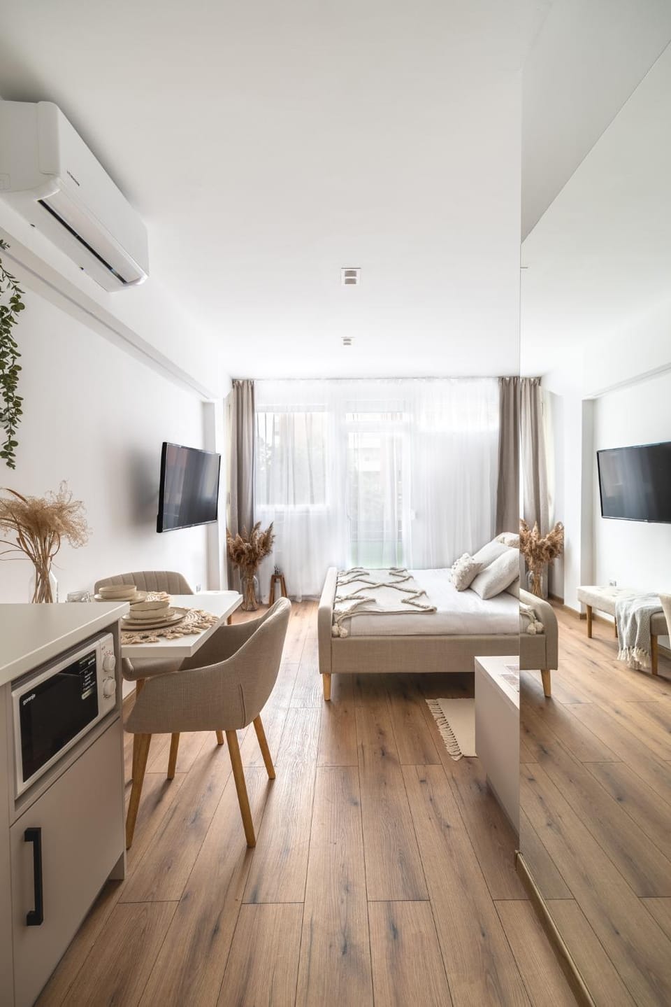 Bed, TV and multimedia, Coffee/tea facilities, Living room, internet, microwave, minibar, kitchen
