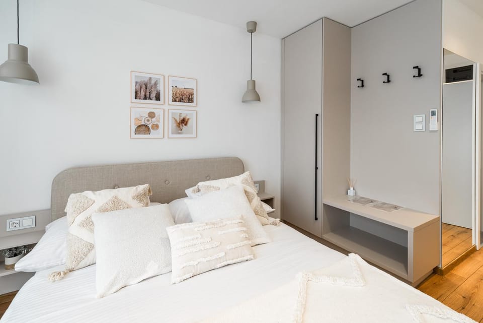 Bed, Bedroom, internet, wardrobe