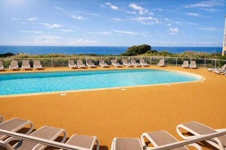 Sea view, Swimming pool, Swimming pool, sunbed