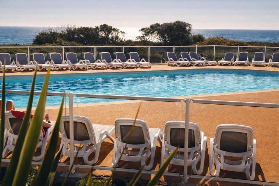Sea view, Swimming pool, sunbed