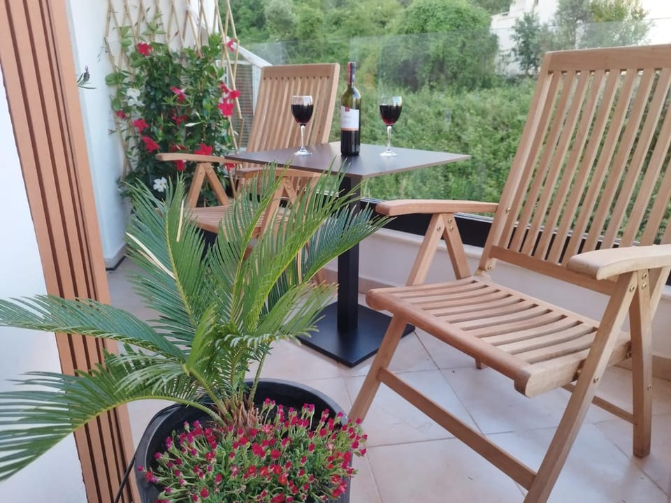 Patio, Spring, Garden, View (from property/room), Balcony/Terrace, Garden view