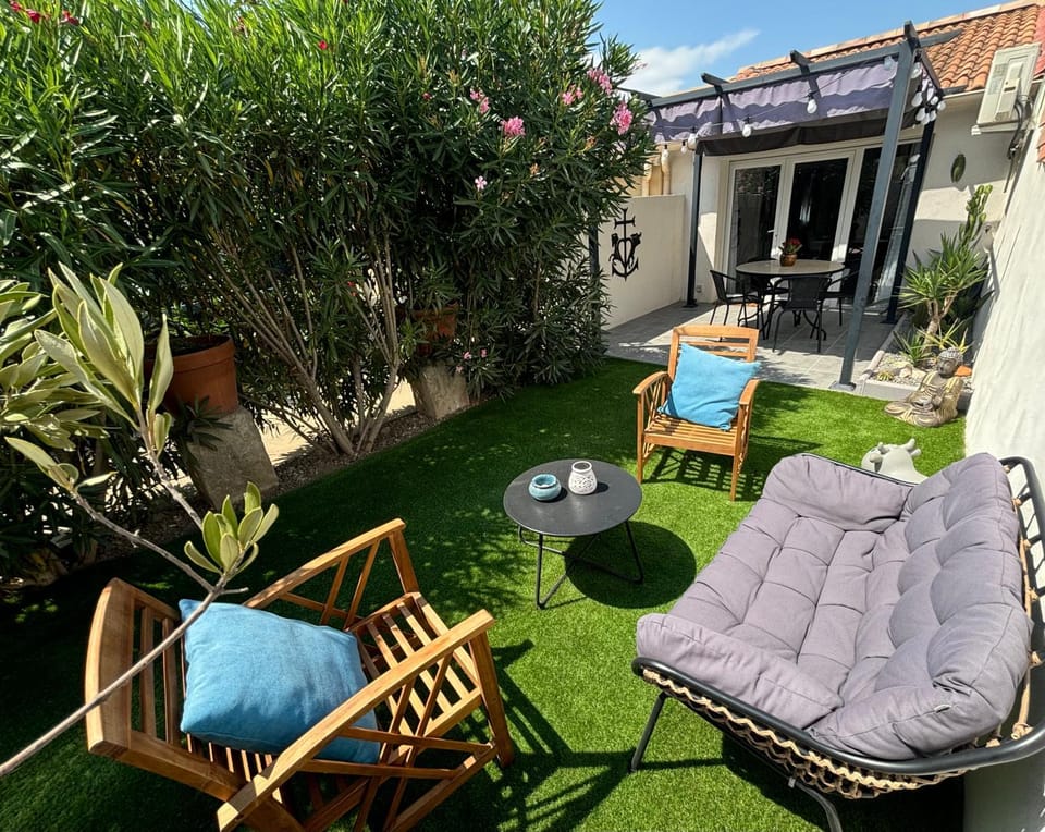 Property building, Patio, Garden, Garden view