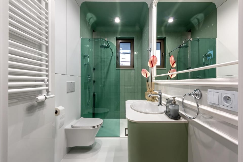Shower, Toilet, Bathroom