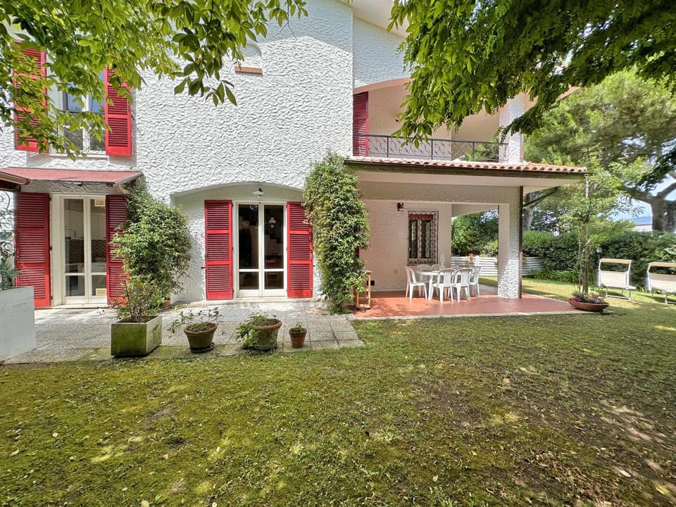 Property building, Spring, Day, Garden, Garden view