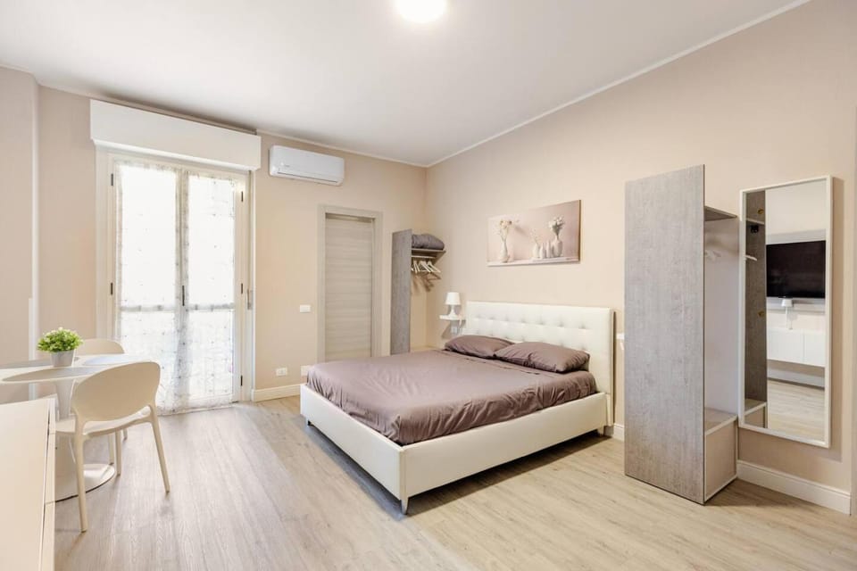 Bed, Photo of the whole room, Bedroom, wardrobe, air conditioner