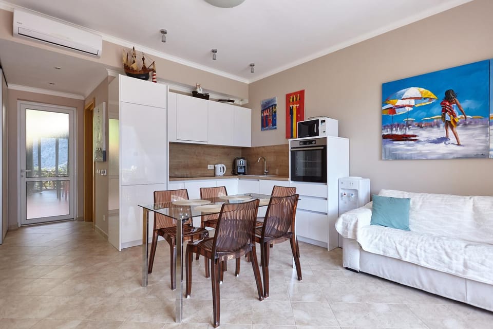 Kitchen or kitchenette, Living room, Seating area, Dining area, oven, air conditioner