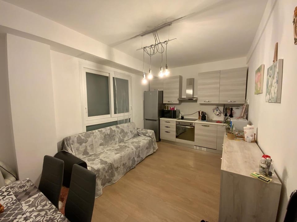 Kitchen or kitchenette, Dining area, oven, stove