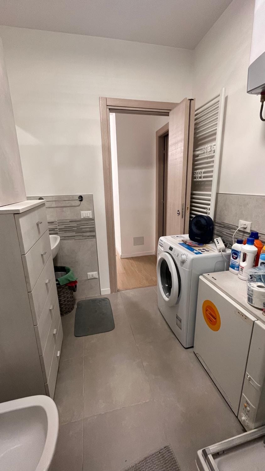Kitchen or kitchenette, washing machine, dryer