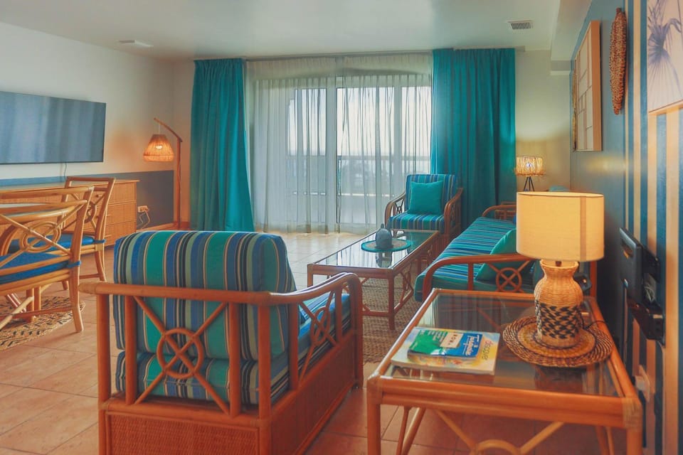 Paradise Perch - Royal Retreats at Maho Beach House in Simpson Bay